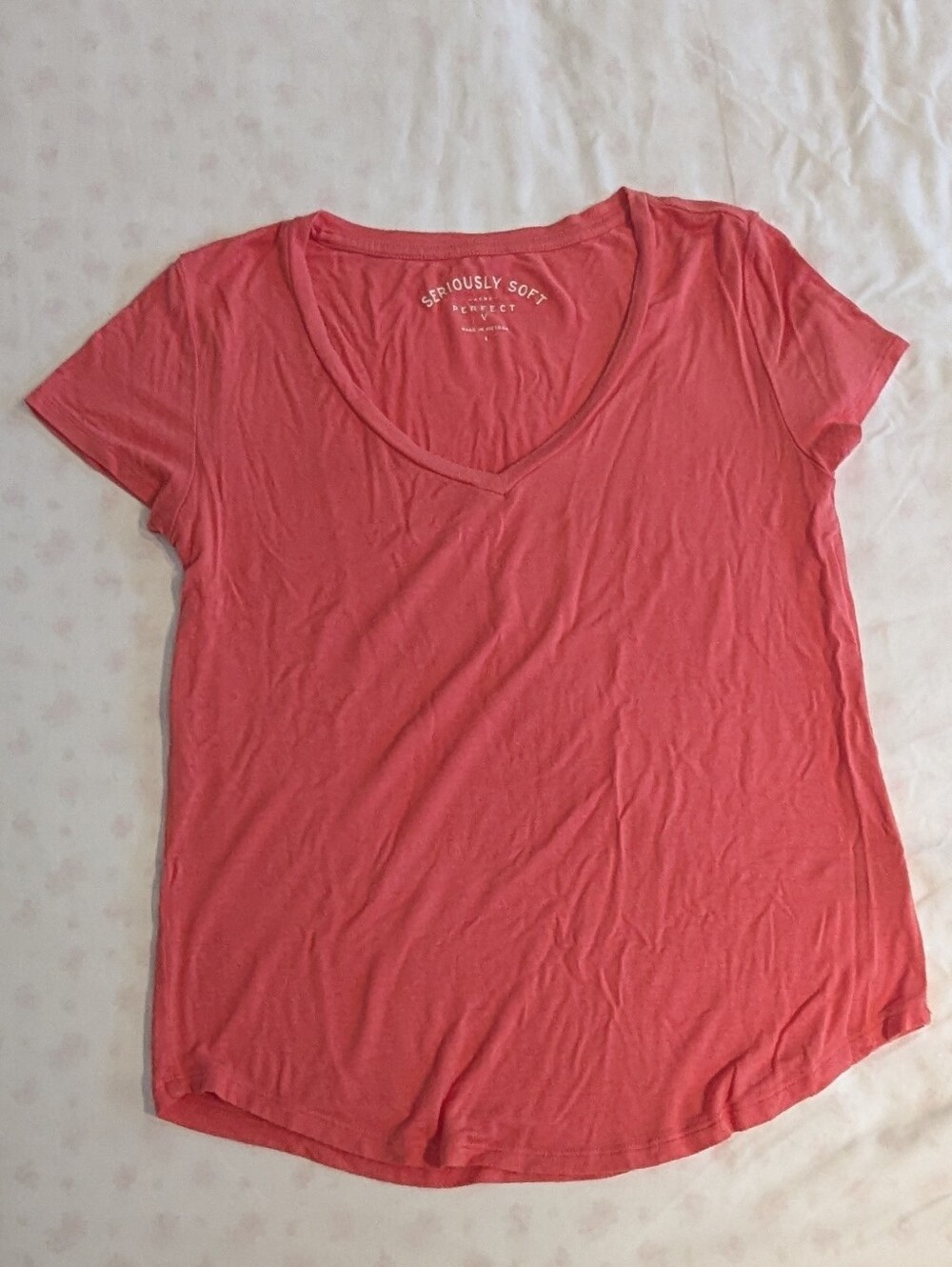 Aero Seriously Soft Coral Hot Pink V-Neck Short Sleeve Tee, S